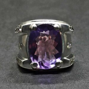 Oval Cut 18 Carat Amethyst Men’s Ring