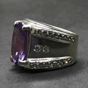 Oval Cut 18 Carat Amethyst Men’s Ring