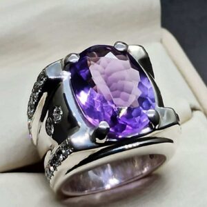 Oval Cut 18 Carat Amethyst Men’s Ring