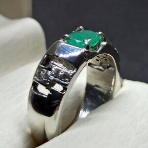 1 Carat Oval Cut Zambian Emerald Women’s Ring