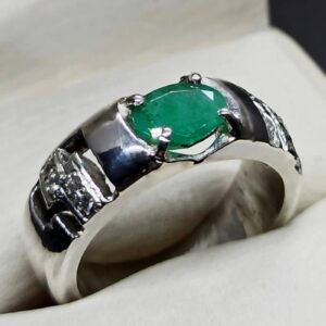 1 Carat Oval Cut Zambian Emerald Women’s Ring