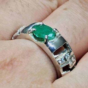 1 Carat Oval Cut Zambian Emerald Women’s Ring