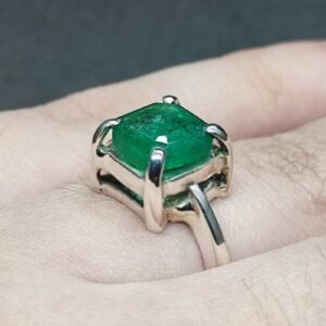 2 Carat Zambian Emerald Women’s Engagement Ring