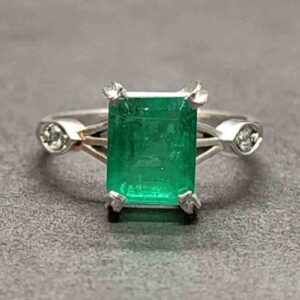 3 Carat Zambian Emerald Women’s Anniversary Ring