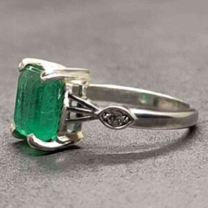 3 Carat Zambian Emerald Women’s Anniversary Ring