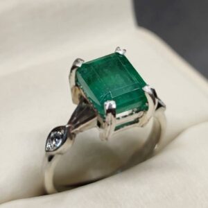 3 Carat Zambian Emerald Women’s Anniversary Ring