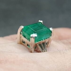 3 Carat Zambian Emerald Women’s Anniversary Ring