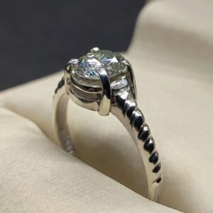 1 Carat Moissanite Women’s Solitaire Ring