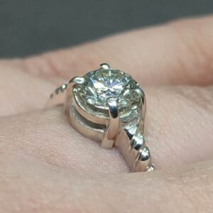 1 Carat Moissanite Women’s Solitaire Ring