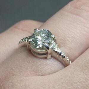 1 Carat Moissanite Women’s Solitaire Ring