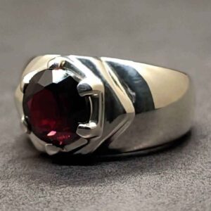 Round Cut Garnet Men’s Star Shape Ring