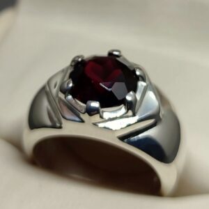 Round Cut Garnet Men’s Star Shape Ring